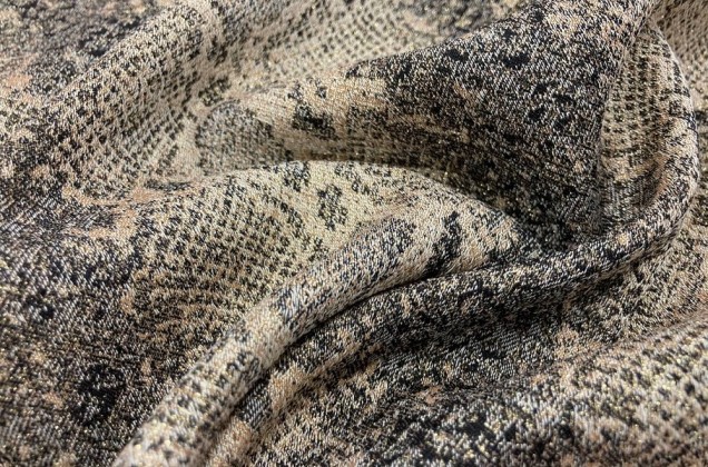 Костюмная ткань Змея бежево-коричневая 2