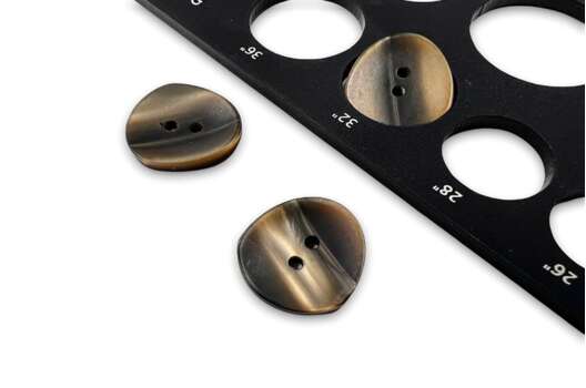 Пуговица пластиковая, 2 прокола, цвет кофе, 22 мм, П-67