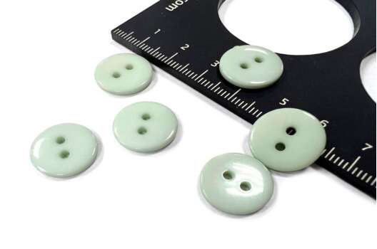Пуговица на 2 прокола, пластик, светлая оливка, 15 мм