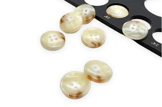 Пуговица пластик, 4 прокола, белая, 18 мм - J2010