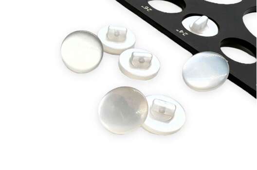 Пуговица пластиковая на ножке, белый перламутр, 15 мм, 383.15.PW