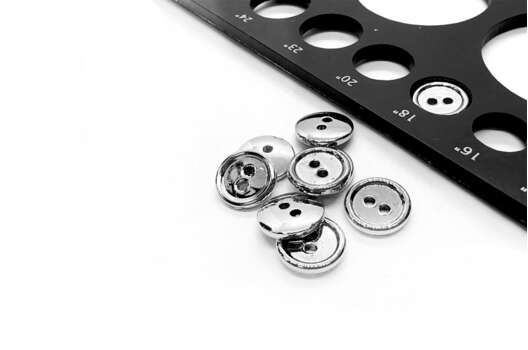 Пуговица пластиковая 2 прокола, C-NE72, серебро, 11 мм