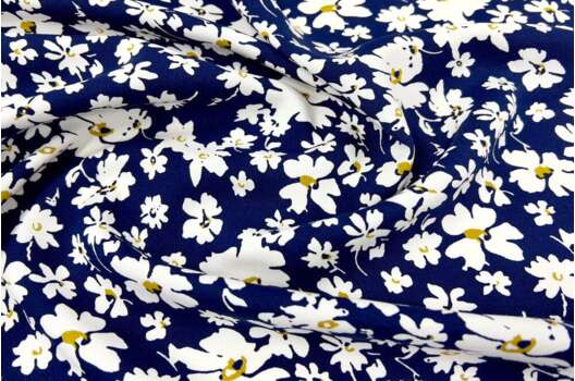 Штапель твил, Ромашки россыпью на темно-синем (ОСТАТОК)