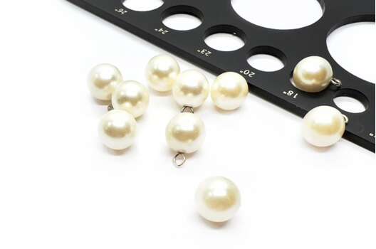 Пуговица пластиковая на ножке A54, молочная, 11 мм