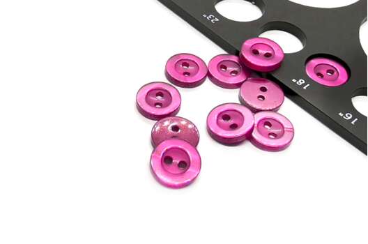 Пуговица пластик C-NE66, 2 прокола, малиновая, 11 мм