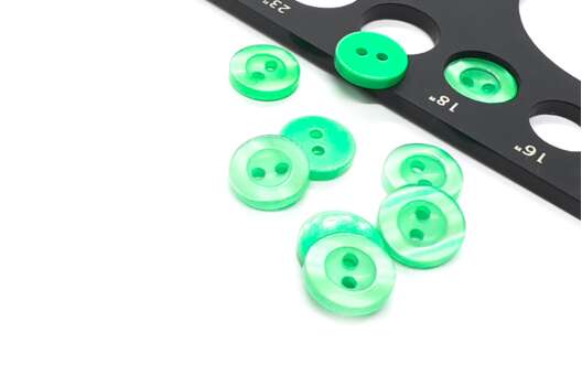 Пуговица пластик C-NE66, 2 прокола, светло-зеленая, 11 мм