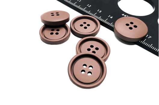 Пуговица пластиковая 4 прокола, J.9004A, коричневая, 21.6 мм