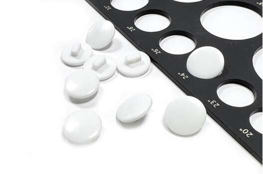 Пуговица на ножке C-NE68, белая, 15 мм