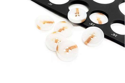 Пуговица пластиковая PS5, 4 прокола, кремовая, 18 мм