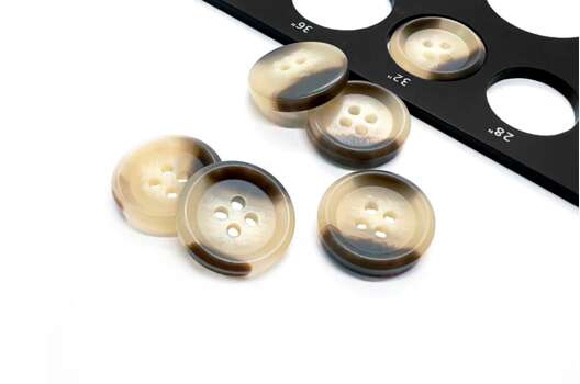 Пуговица пластиковая NE205, 4 прокола, светло-бежевая, 20 мм