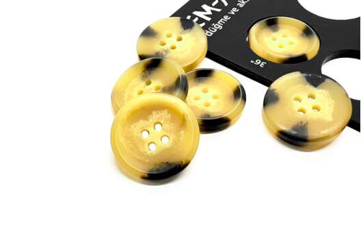 Пуговица пластиковая NE206, 4 прокола, рыжая, 23 мм