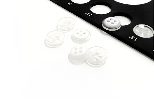 Пуговица пластиковая PS56, 4 прокола, белая, 11.5 мм