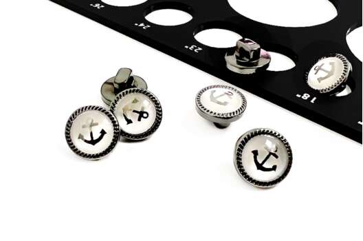 Пуговица пластиковая на ножке NE81, никель, 11.5 мм