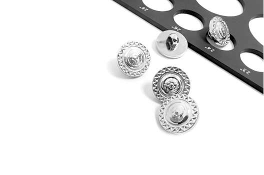 Пуговица пластиковая на ножке NE193, серебро, 15 мм