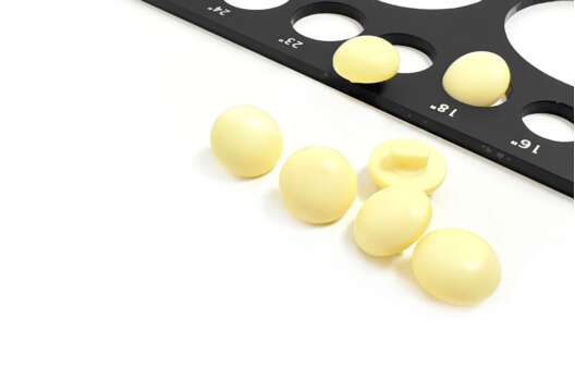 Пуговица пластиковая на ножке PS20, светло-желтая, 11.5 мм