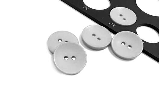 Пуговица пластиковая NE188, 2 прокола, серая, 20 мм