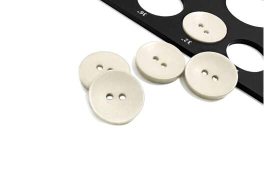 Пуговица пластиковая NE188, 2 прокола, песочная, 20 мм