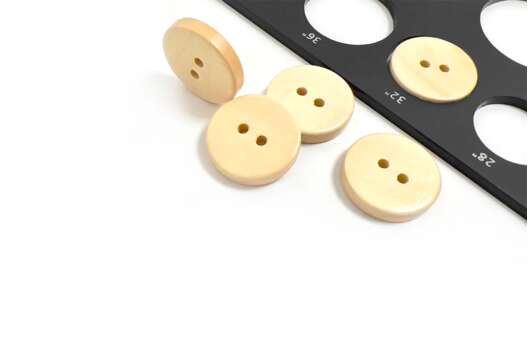 Пуговица деревянная W18 Milk, 2 прокола, светло-бежевая, 20 мм