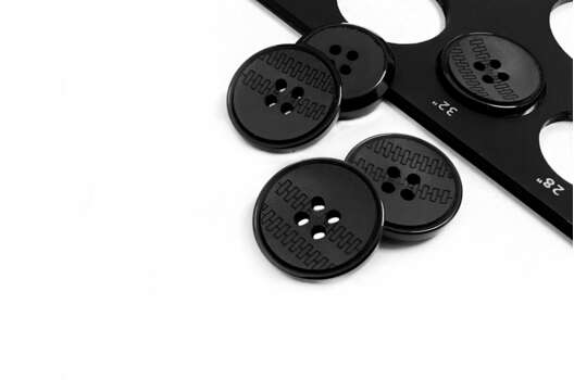 Пуговица пластиковая NE59, 4 прокола, черная, 20 мм