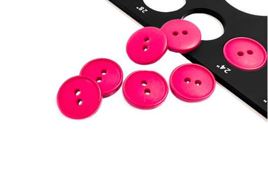 Пуговица пластиковая PS17, 2 прокола, малиновая, 15 мм