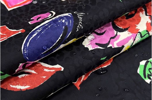 Курточная ткань Moncler, Цветы и губы на черном, Италия