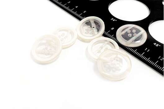 Пуговица пластиковая 4 прокола, C-NE181, молочная, 21 мм