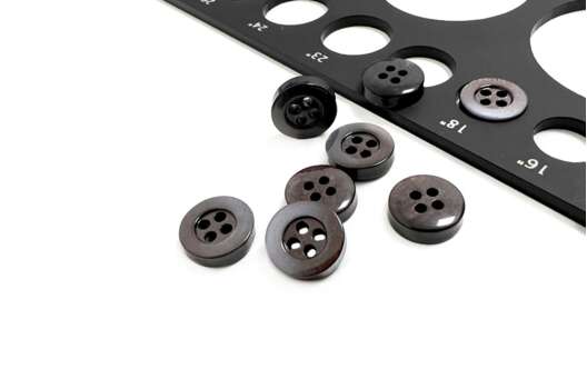 Пуговица пластиковая RY17, 4 прокола, коричневая, 11.5 мм