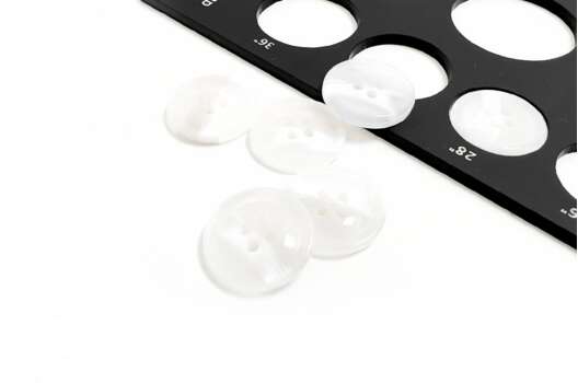 Пуговица пластиковая PS7, 4 прокола, белая, 18 мм