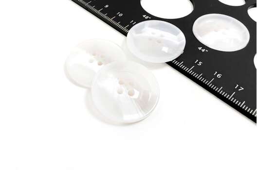 Пуговица пластиковая PS7, 4 прокола, белая, 28 мм