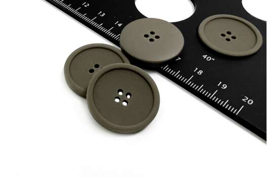 Пуговица пластик NE06, 4 прокола, темный хаки, 25 мм