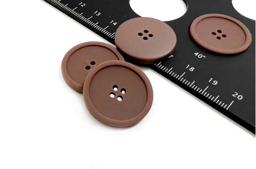 Пуговица пластик NE06, 4 прокола, коричневая, 25 мм