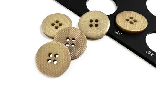 Пуговица пластик NE16, 4 прокола, бежевая, 20 мм