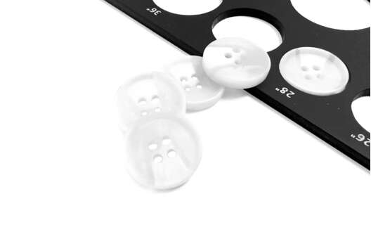 Пуговица пластик PS3, 4 прокола, белая, 18 мм