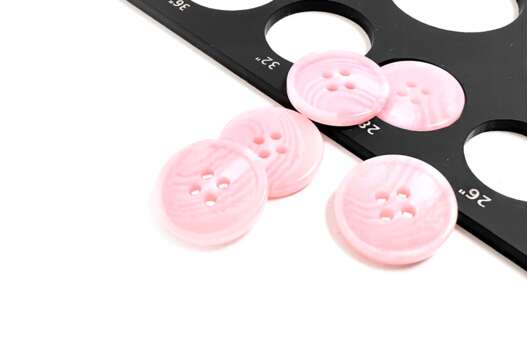 Пуговица пластик PS5, 4 прокола, розовая, 18 мм