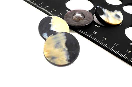 Пуговица пластиковая PS62, туннельная, коричневая, 28 мм