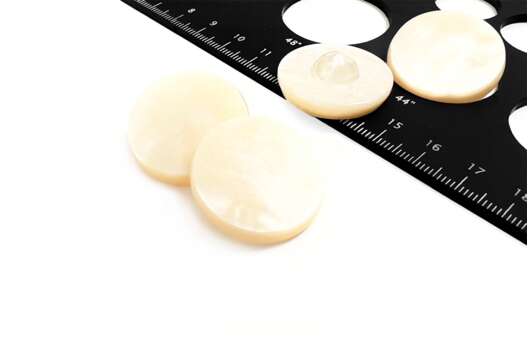 Пуговица пластиковая PS62, туннельная, бежевая, 28 мм