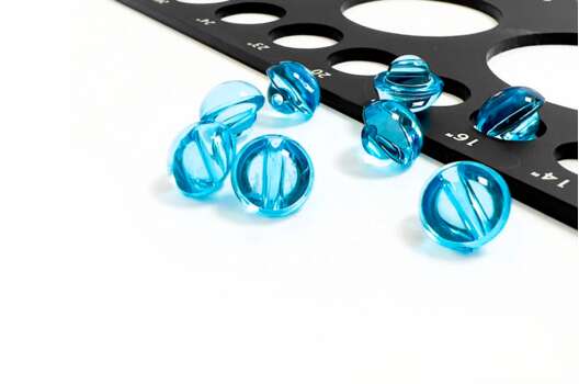 Пуговица пластиковая AK06, туннельная, голубая, 10 мм