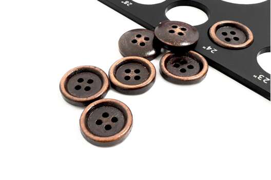 Пуговица пластиковая W01, 4 прокола, коричневая, 15 мм