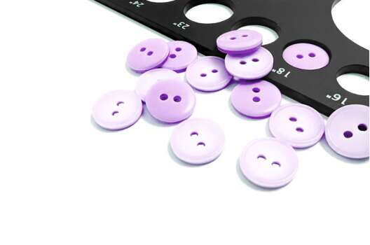 Пуговица пластиковая PS44, 2 прокола, фиолетовая, 11 мм