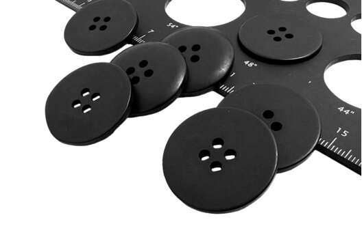 Пуговица пластиковая PS18, 4 прокола, черная, 30 мм
