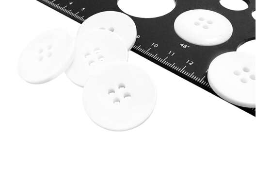 Пуговица пластиковая PS18, 4 прокола, белая, 30 мм