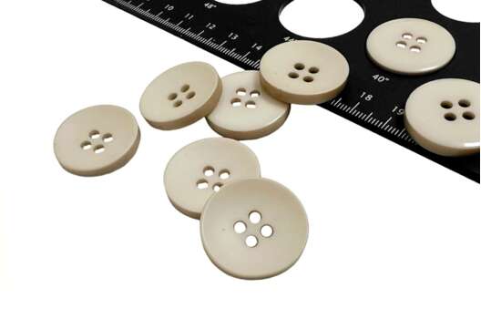 Пуговица пластиковая NE55, 4 прокола, бежевая, 25 мм