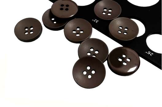 Пуговица пластиковая NE55, 4 прокола, темно-коричневая, 20 мм