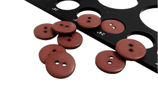 Пуговица пластиковая NE63, 2 прокола, коричневая, 15 мм