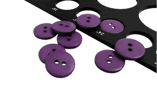 Пуговица пластиковая NE63, 2 прокола, фиолетовая, 15 мм