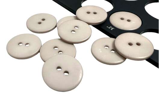 Пуговица пластиковая NE63, 2 прокола, серо-бежевая, 20 мм