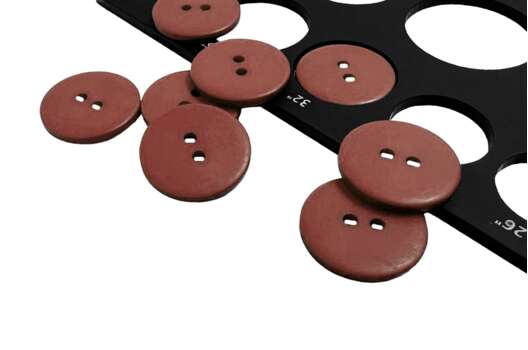 Пуговица пластиковая NE63, 2 прокола, коричневая, 20 мм