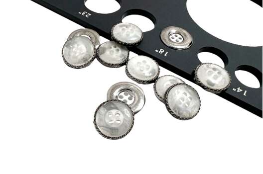 Пуговица пластиковая NE85, 4 прокола, никель, 11.5 мм