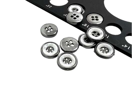 Пуговица пластиковая PS27, 4 прокола, никель с белым, 11.5 мм