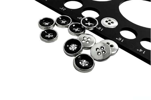 Пуговица пластиковая PS27, 4 прокола, никель с черным, 11.5 мм